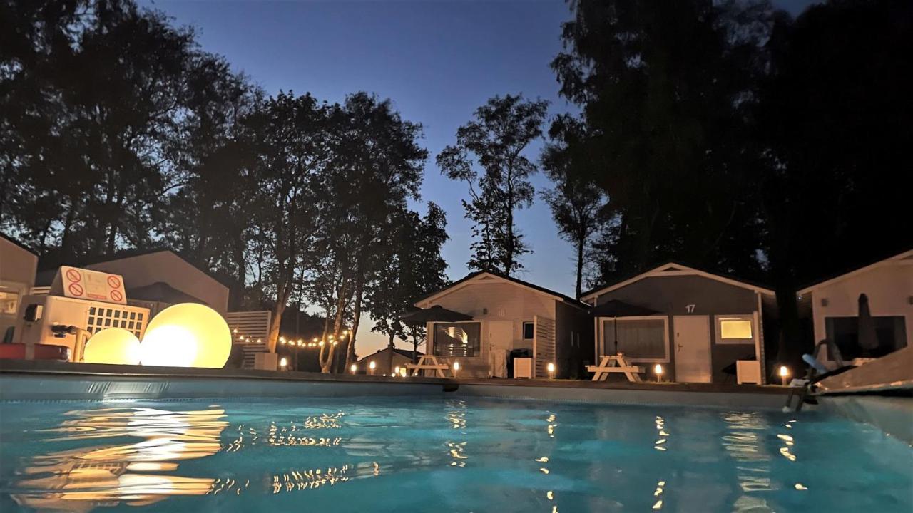 Lumi Resort Domki Letniskowe Z Podgrzewanym Basenem Rewal Eksteriør billede